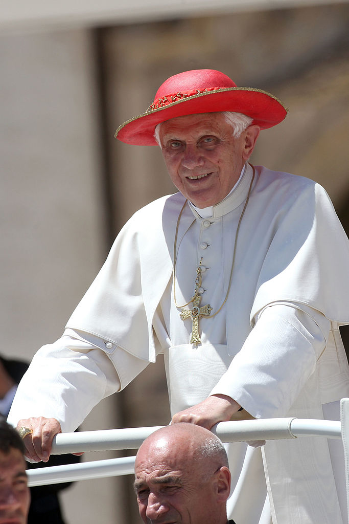 Pope Benedict XVI Holds Weekly Audience – June 22, 2011 O papa era fashion: Bento XVI gostava de moda e ostentação