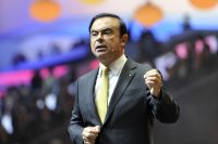 5 anos após fuga cinematográfica, Carlos Ghosn investe em vinho e dá aulas