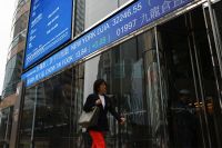 Dólar recua e Ibovespa ronda a estabilidade com guerra comercial no radar