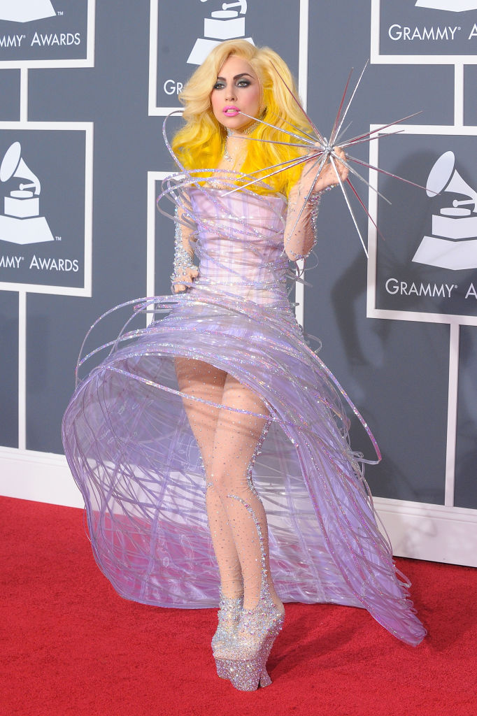 52nd Annual GRAMMY Awards – Arrivals Lady Gaga veste Armani Privé