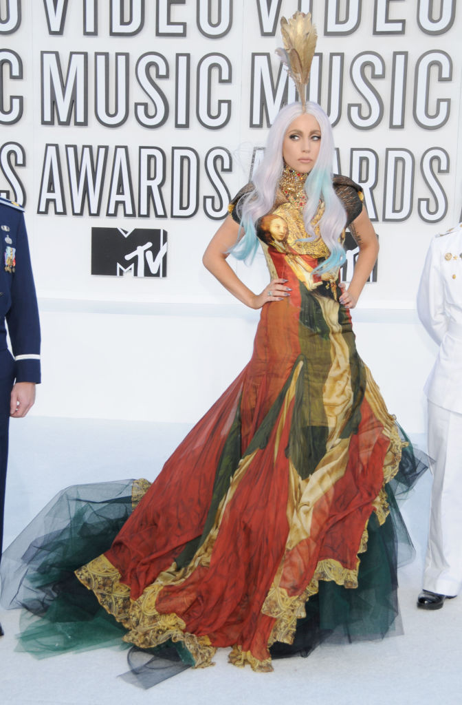 2010 MTV Video Music Awards – Arrivals Lady Gaga veste Alexander McQueen