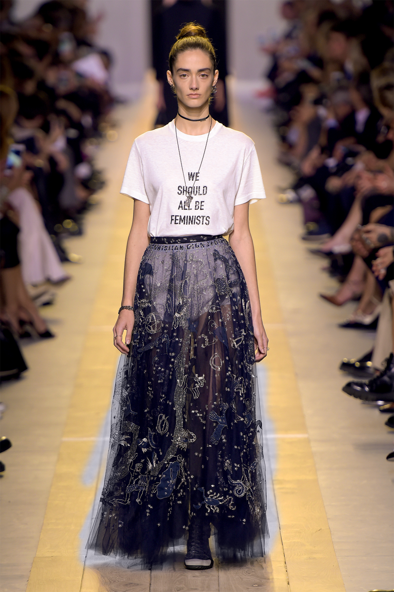 UM LUXO SÓ - Na passarela: modelo pró-feminismo da Dior é dos mais vendidos