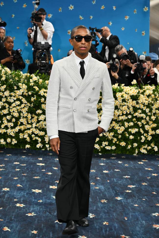MET Gala – arrivals Pharrell Williams veste Louis Vuitton