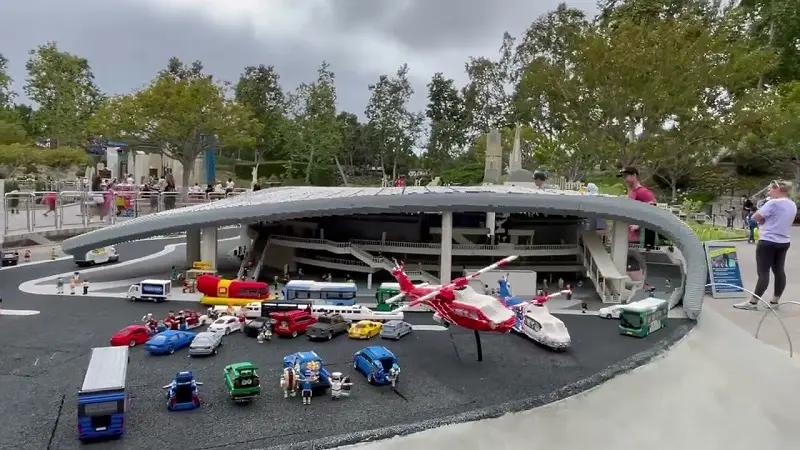 LEGO SoFi Stadium no Parque Legoland California LEGO SoFi Stadium no Parque Legoland California