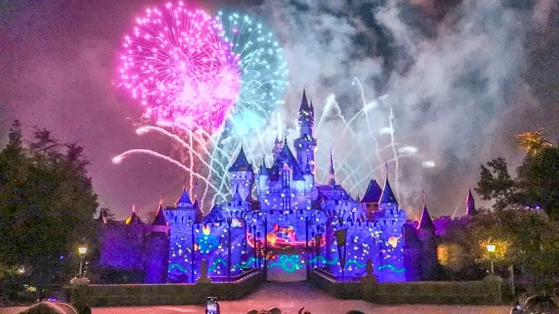 Show de fogos no Disneyland Park da Califórnia Show de fogos no Disneyland Park da Califórnia