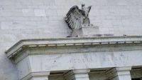 Fed mantém juros inalterados nos EUA entre 4,25% e 4,5%