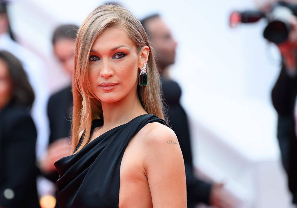 Como Bella Hadid desafiou a nova regra de proibiçã...