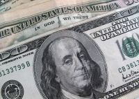 Ibovespa avança com Petrobras e à espera de Copom; dólar sobe