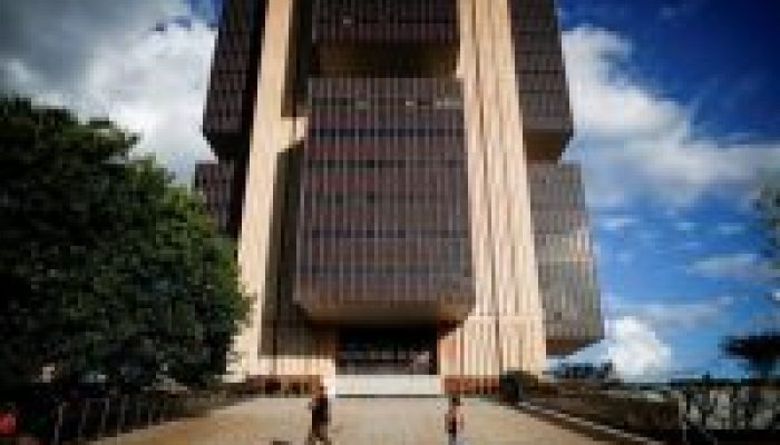 Dólar tem queda com trégua comercial e ata do Copom em foco; Ibovespa sobe