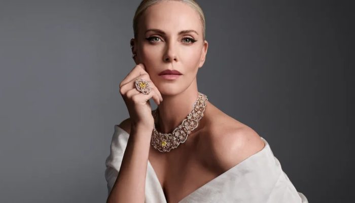 O retorno triunfal de Charlize Theron para a Dior...